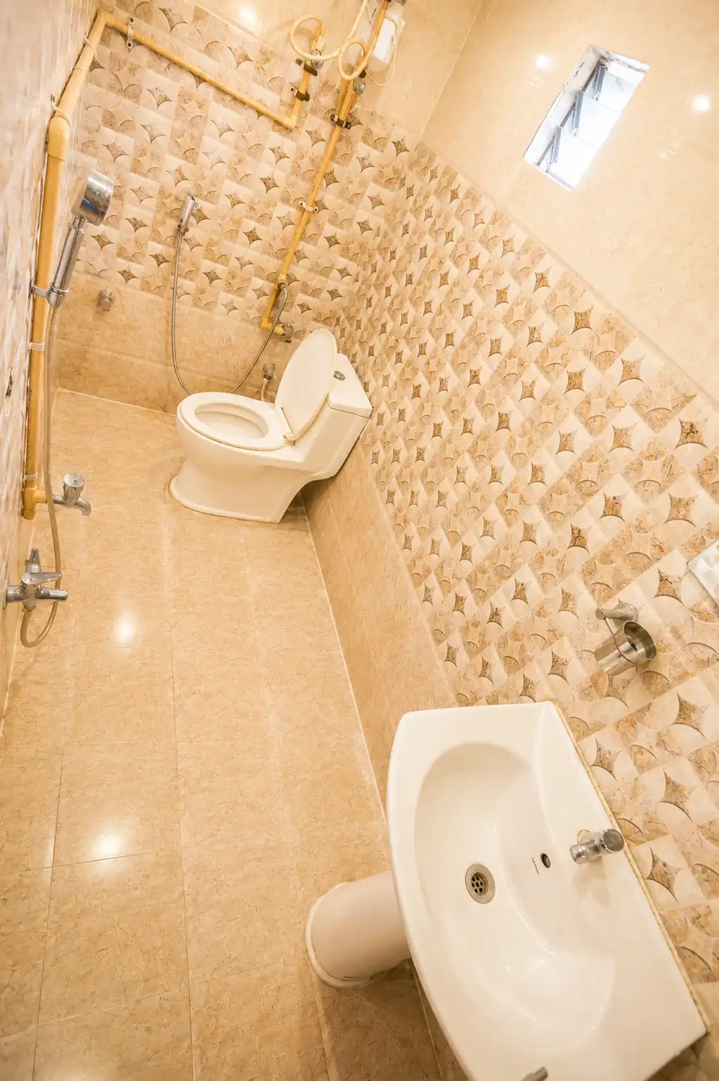 Super Deluxe Wash Room